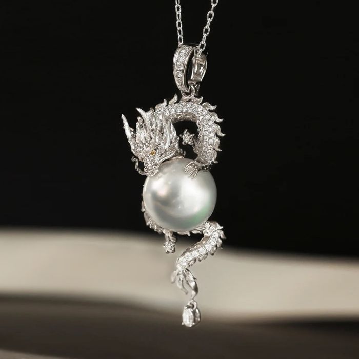 Collier Dragon Jouant avec Une Perle